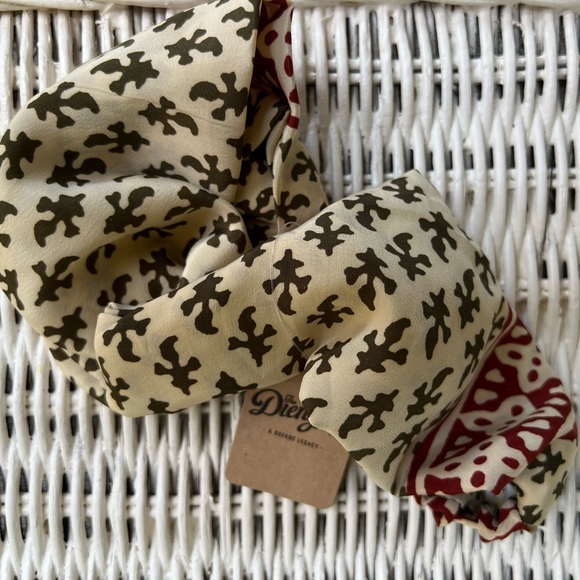 Enchanting Headscarf - Picture 7 of 8